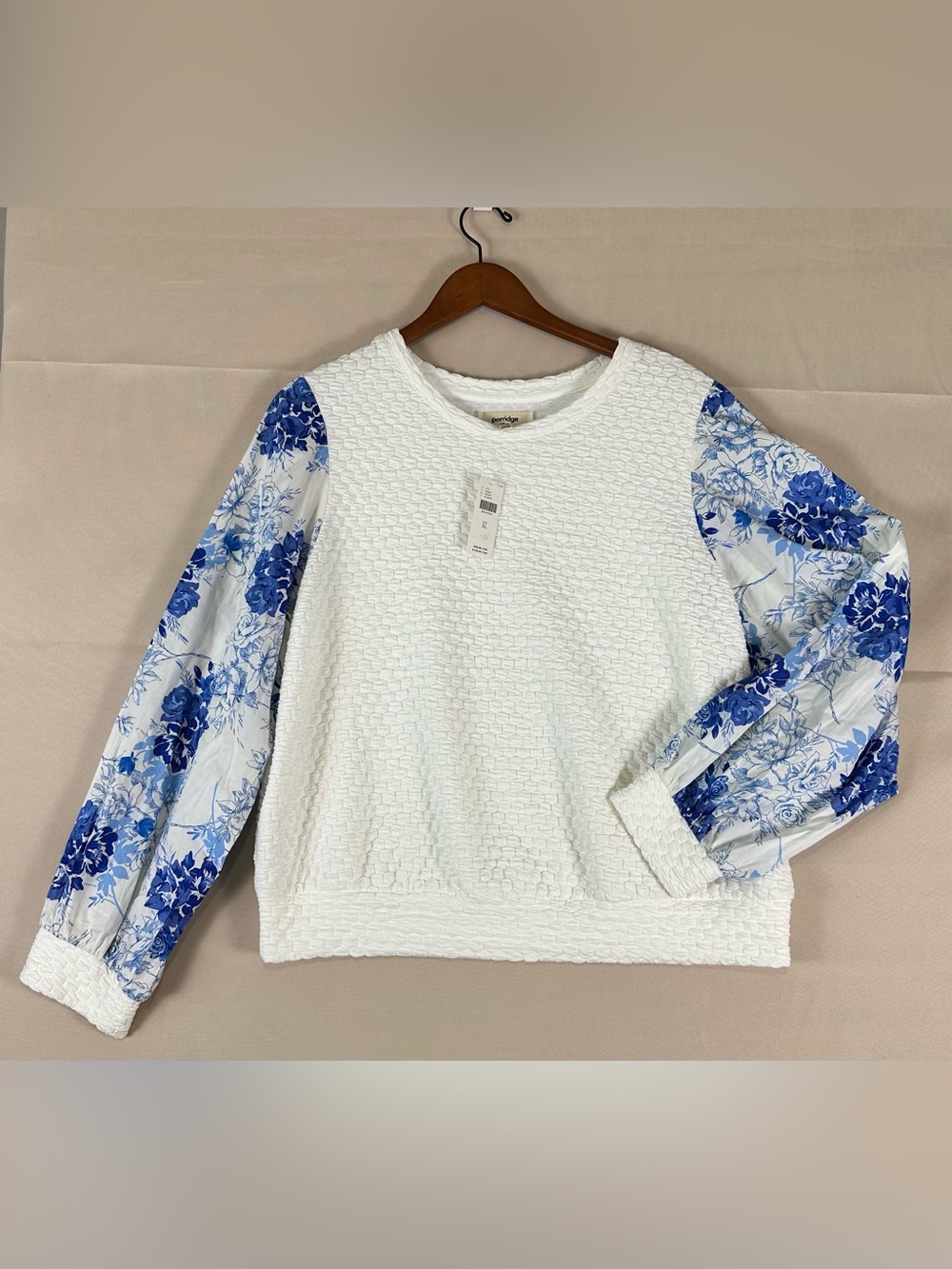 Porridge Clothing Top White Textured Blue Floral Sleeve XL NWT
